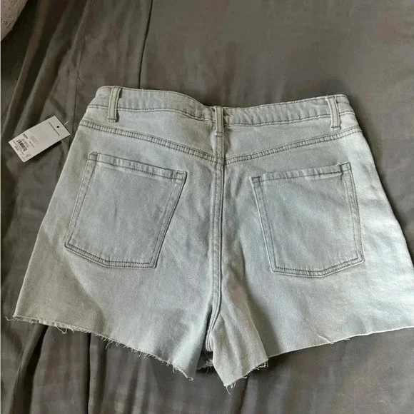 SO Women's Boho Granny Crochet Panel Button Fly Light Wash Denim Shorts - Picture 8 of 10